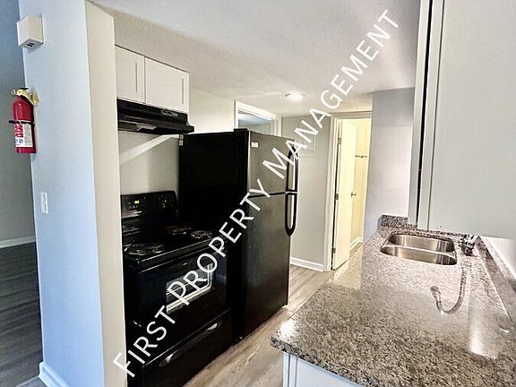 4th image of 501 Woodcreek Dr E #1