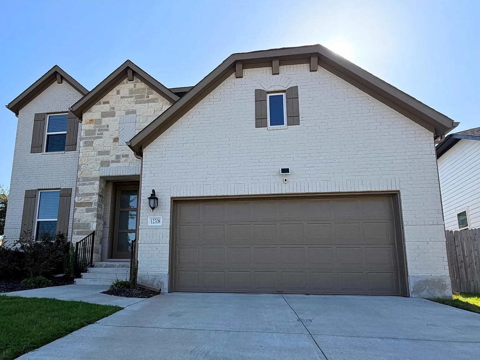 4 bed, 3.5 bath, 2528 sqft, $2,850 — Photo 2