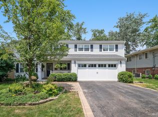 592 Maiden Ln, Glen Ellyn, IL 60137