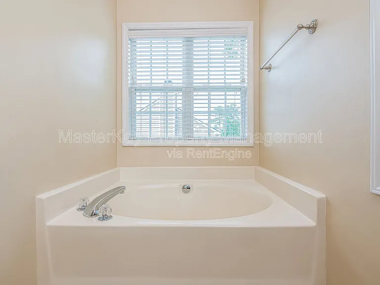 4001 Winecott Dr — Photo 13