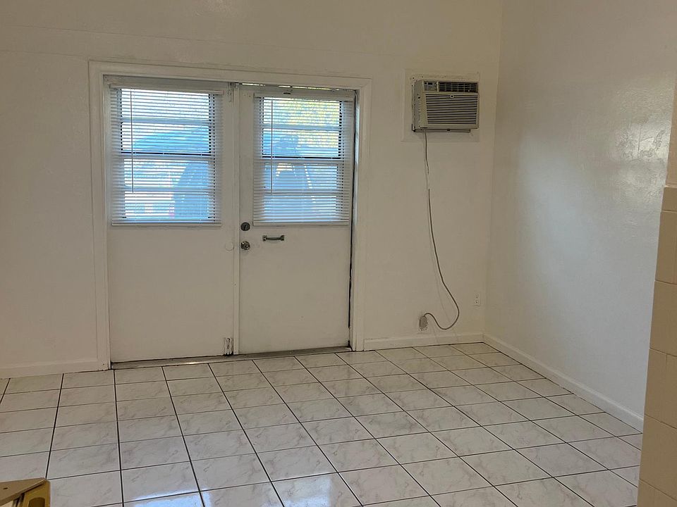 2nd image of 475 W Dania Beach Blvd #2