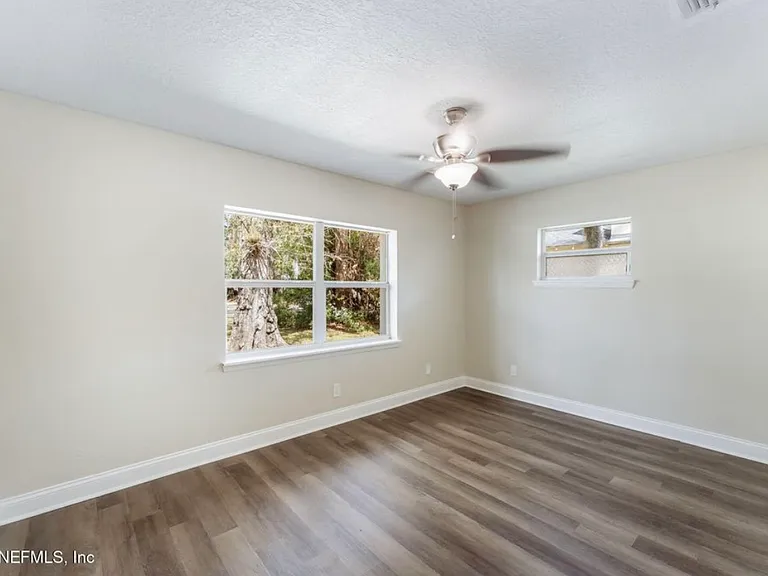 4822 Kingsbury St — Photo 7