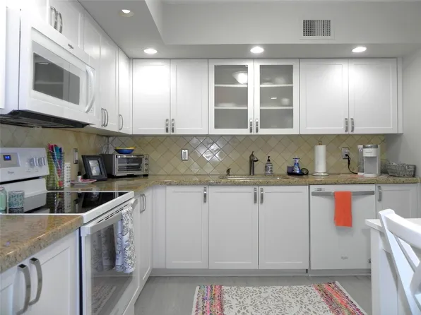 2804 N 46 #327C, Hollywood, FL 33021