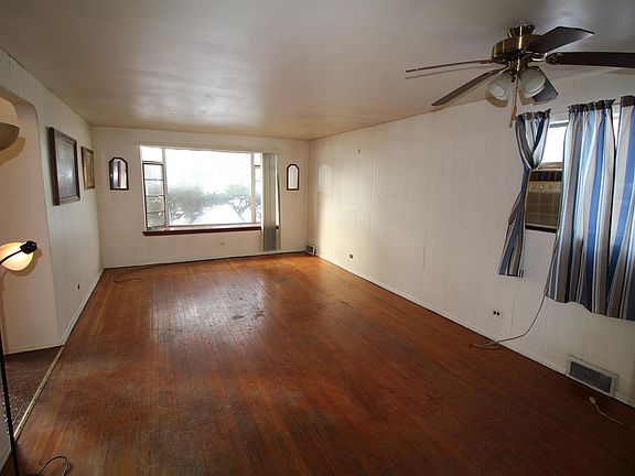 4th image of 3809 Lawn Ave
