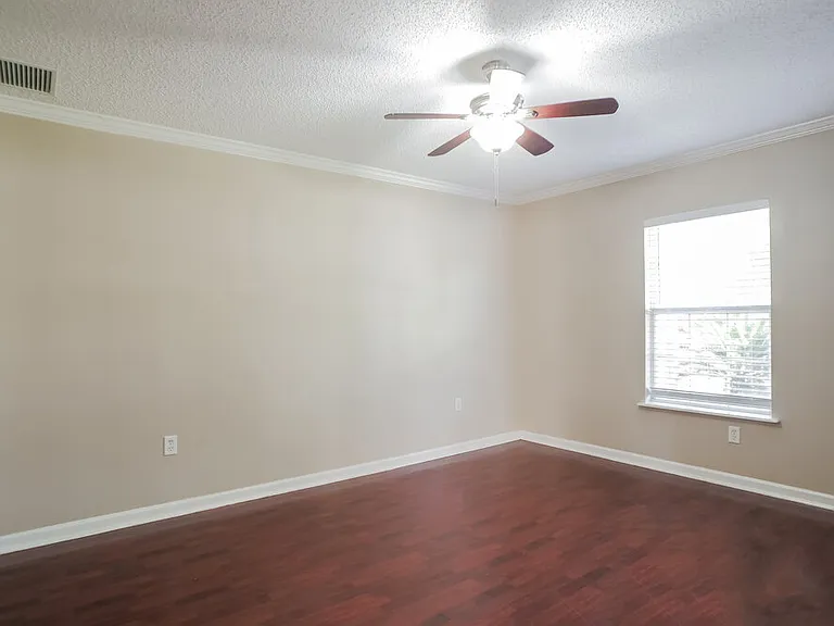 1417 Heather Ct — Photo 14