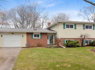 310 N Carlyle Pl, Arlington Heights, IL