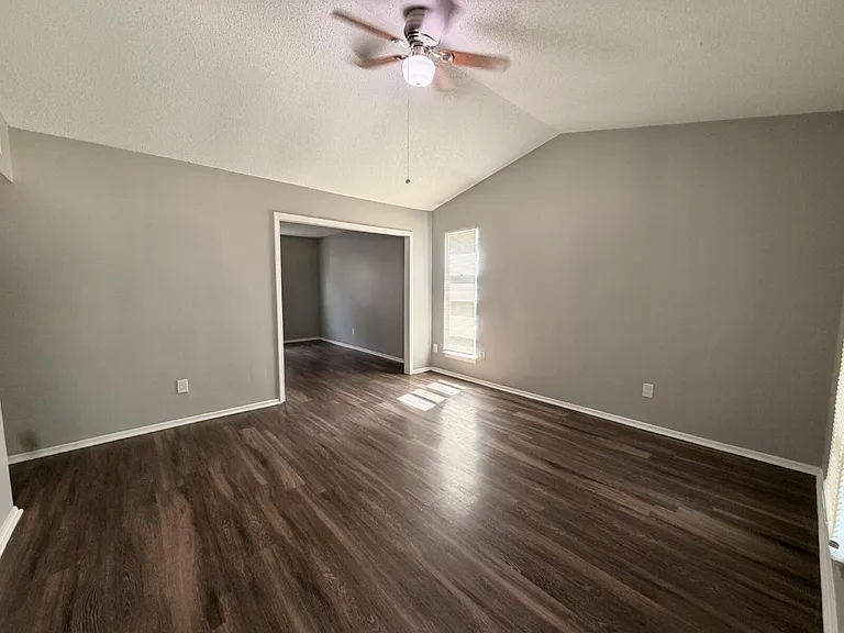 691 Creekstone Cir — Photo 2
