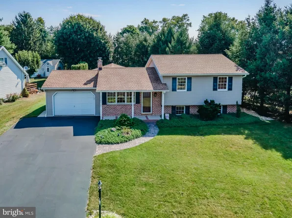 1612 Greenwood Dr, Lebanon, PA 17046