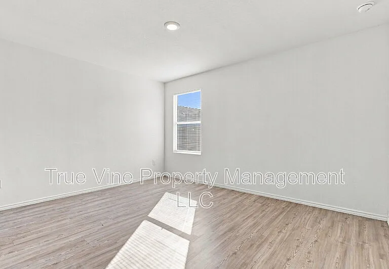 2906 Millikan Dr — Photo 31