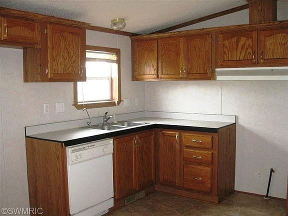 2nd image of 479 Elm St