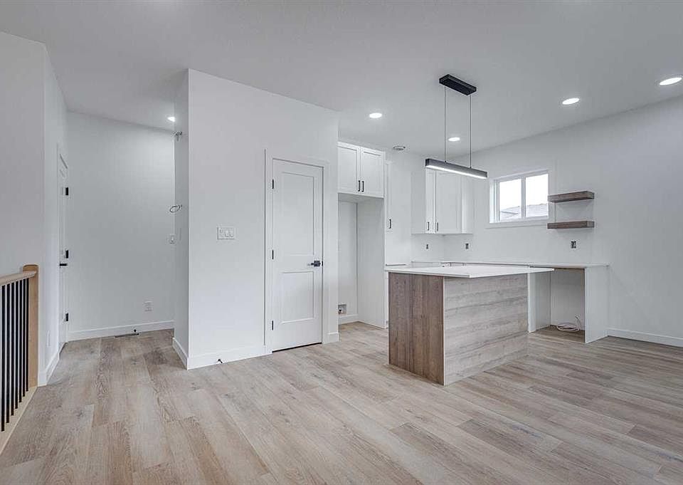 1st image of 5537 N 51st Ave #4