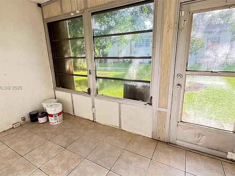 5525 Lakewood Cir N #215 — Photo 11