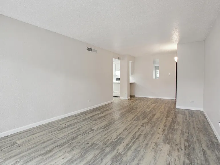 Lakeridge Terrace Apartments — Photo 6
