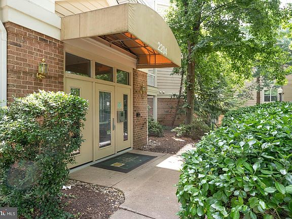 2nd image of 2204 Westcourt Ln Suite 303