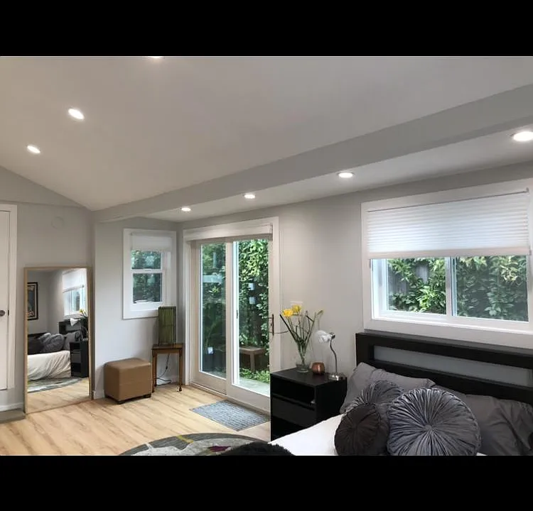 35 Lakeside Dr