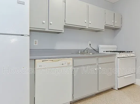 809 Nantasket Ave APT 3, Hull, MA 02045
