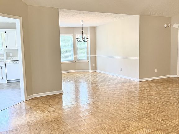 4th image of 413 Mountain View Ct