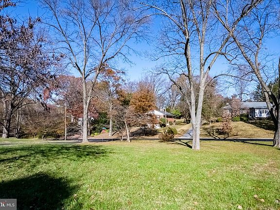 4th image of 9509 E Bexhill Dr