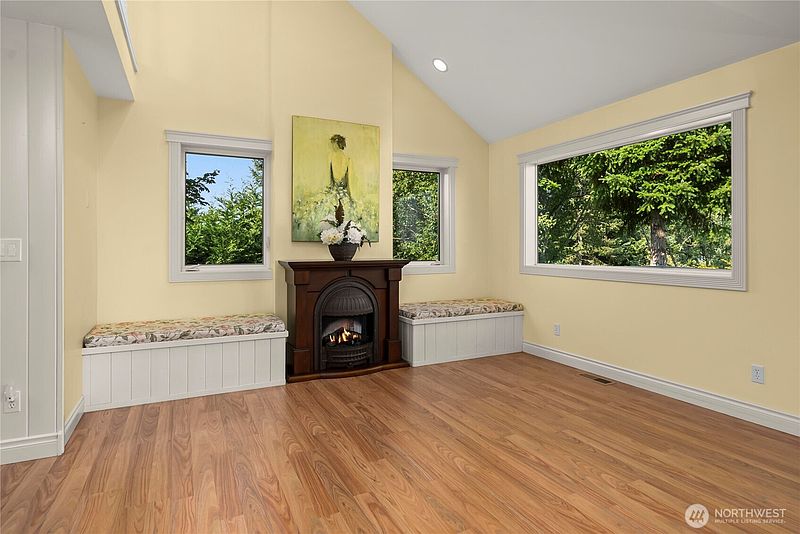 5th image of 1202 Lansing Avenue W