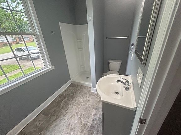 5th image of 2254 Blakemore Dr