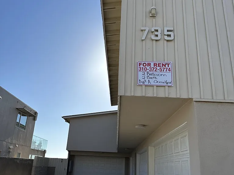 735 Esplanade #A — Photo 2
