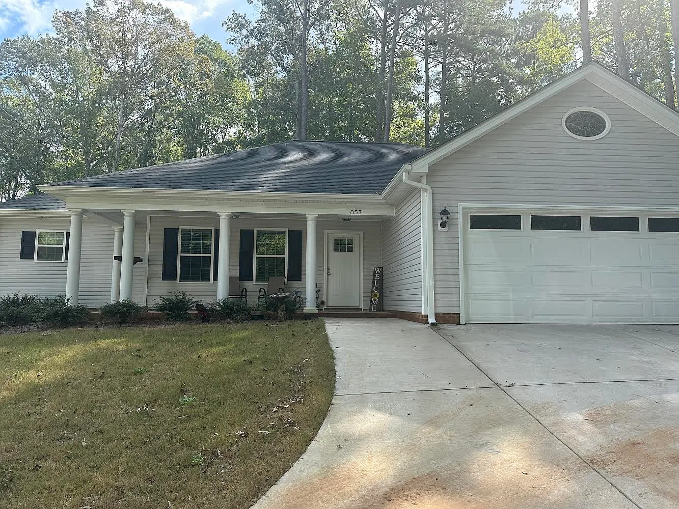 3 bed, 1600 sqft, $2,000 — Photo 1