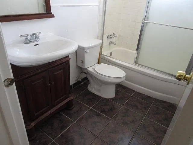1126 W 37th Pl #2 — Photo 6