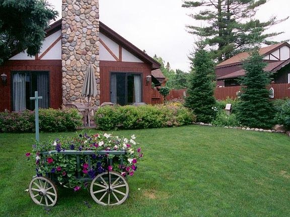 4th image of 130 Lakeshore Dr