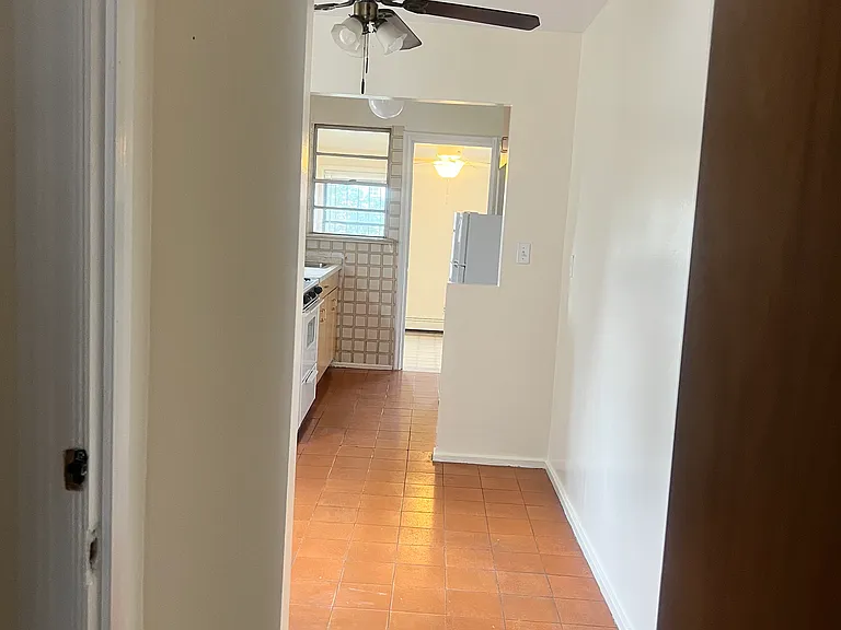 2210 Young Ave #1 — Photo 10