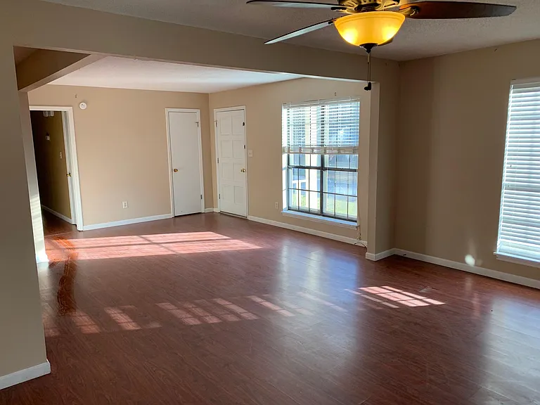 4525 Hillside Dr — Photo 5