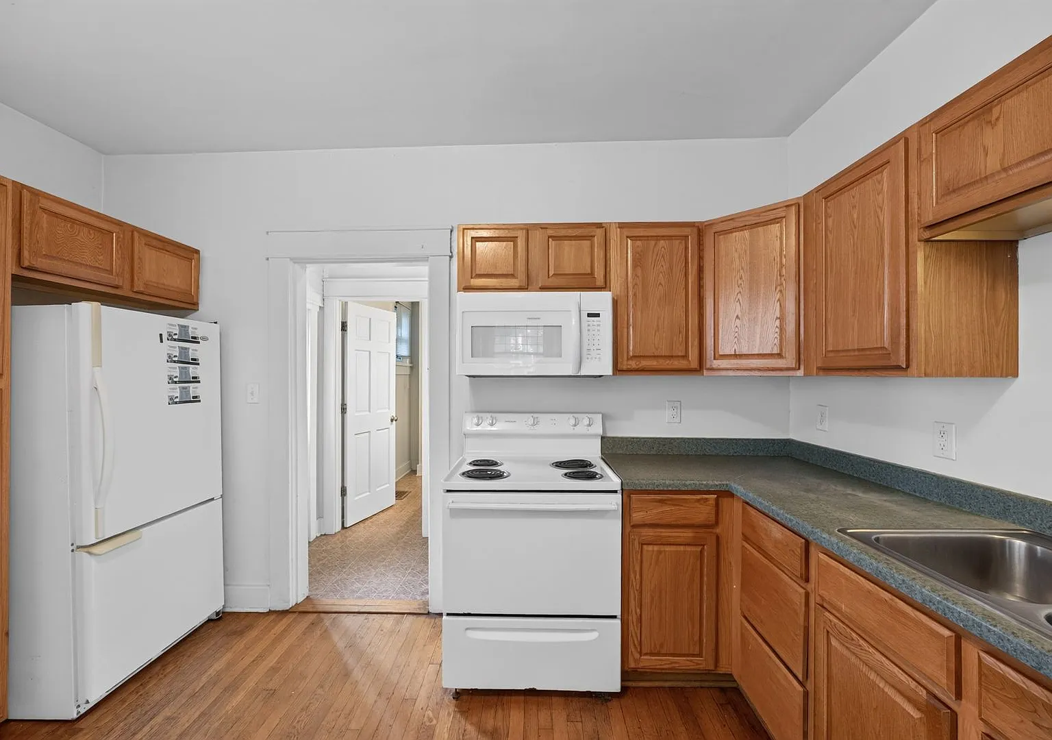 600 E 2nd St - 5Bedroom/2Bath - Close to campus! — Photo 3