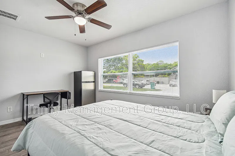 1 bed, 1.0 bath, 137 sqft, $954 — Photo 3
