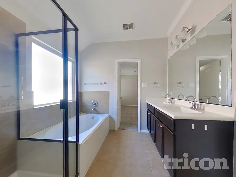 9129 Holliday Ln — Photo 10