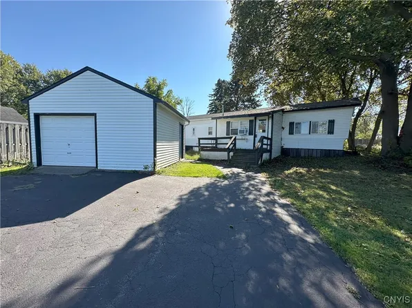 7130 Lakeshore Rd, Cicero, NY 13039