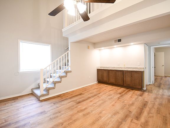 2nd image of 2113 N Woodlawn Ave APT C