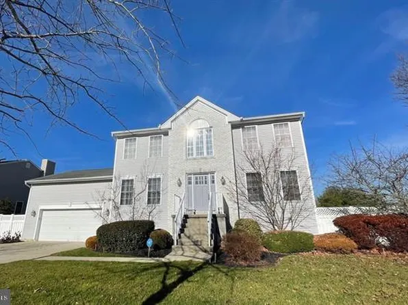 9 Atrium Ct, Northfield, NJ 08225