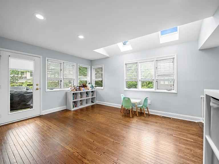 22 Pamrapo Ct W — Photo 15