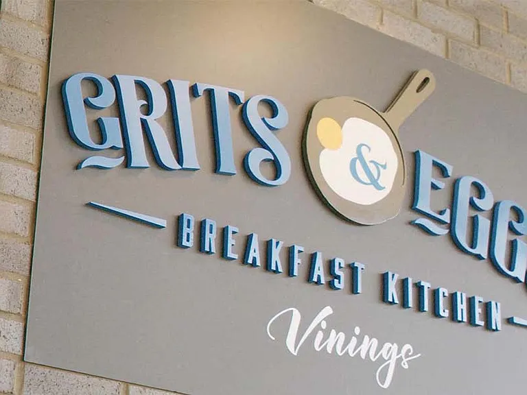 Fast casual restaurant serving breakfast, lunch and coffee