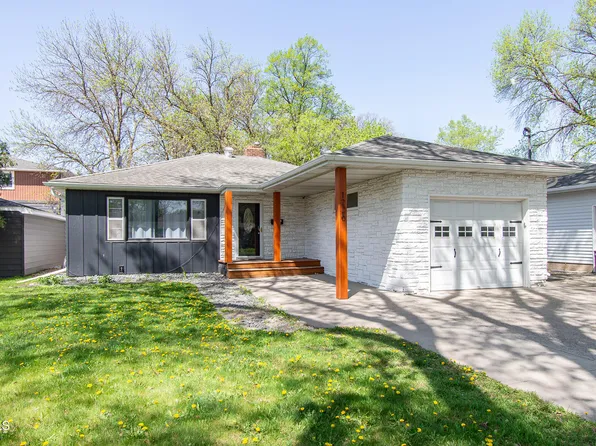 1226 11th St N, Fargo, ND 58102