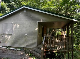 206 Lacy Ln, Fairdale, WV 25839