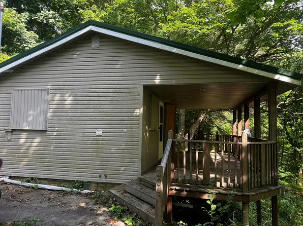 206 Lacy Ln, Fairdale, WV 25839