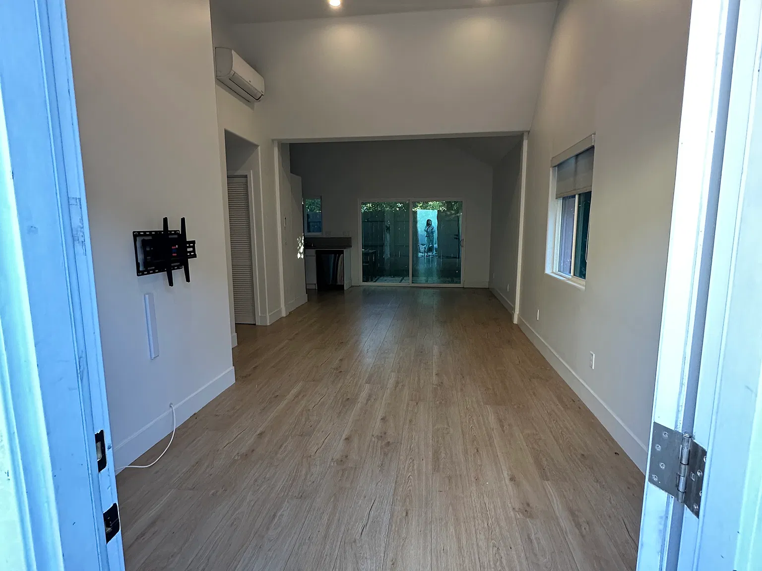 1 bed, 700 sqft, $3,000 — Photo 4