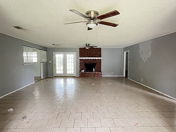 3rd image of 1309 Sherry Ln