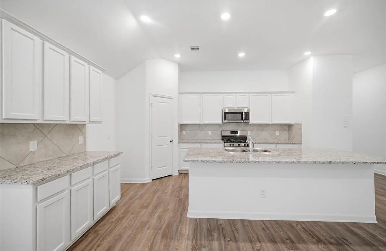 3 bed, 2.0 bath, 1884 sqft, $2,200 — Photo 4