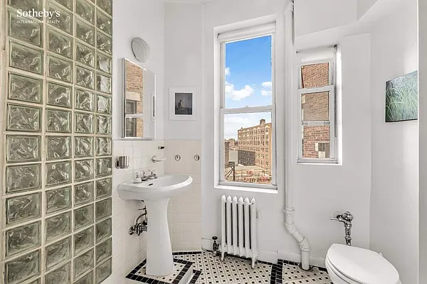 Sold by Sotheby's International Realty | media 22