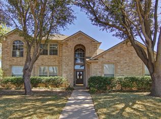 1025 Choke Cherry Ln, Crowley, TX 76036