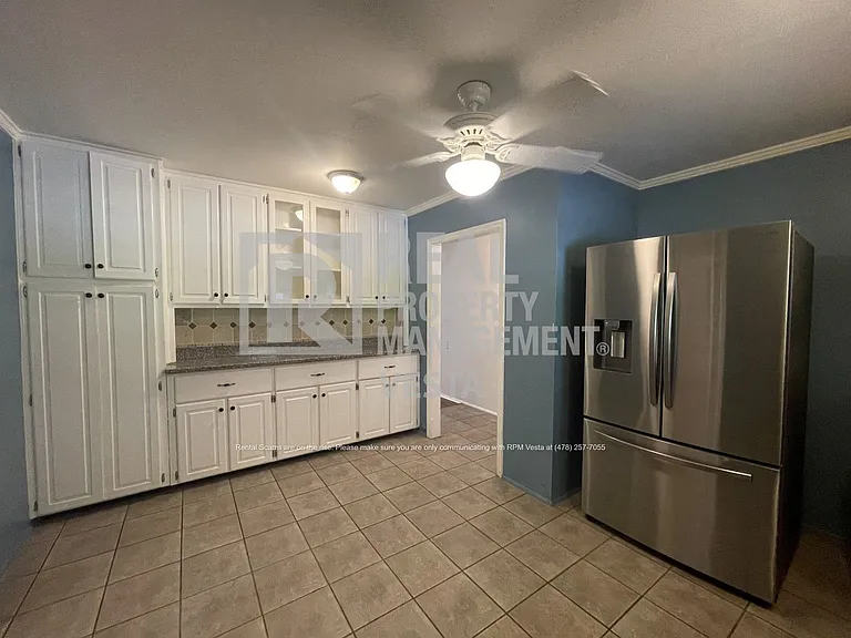 240 Candler Dr — Photo 5