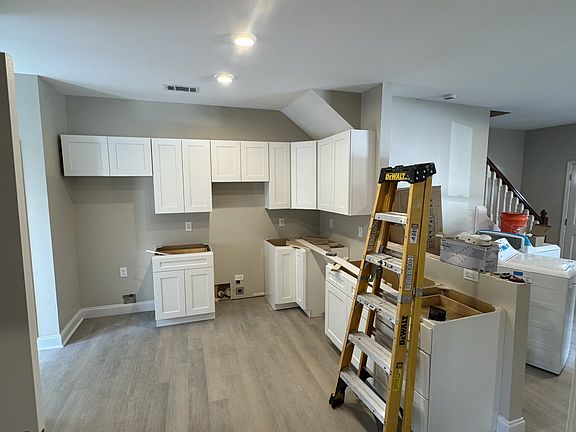 2nd image of 112 Vail Dr