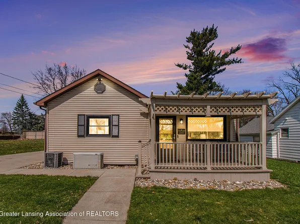 160 McMillan St, Grand Ledge, MI 48837