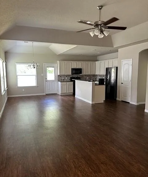 909 Jefferson Ave — Photo 2